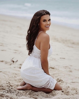 Joy Taylor feet photo thumbnail
