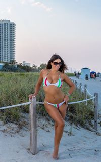 Claudia Romani feet photo thumbnail