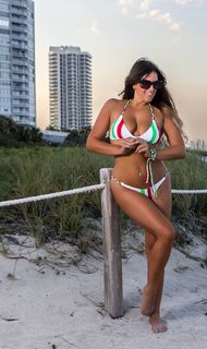 Claudia Romani feet photo thumbnail