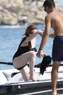 Lindsay Lohan feet photo thumbnail
