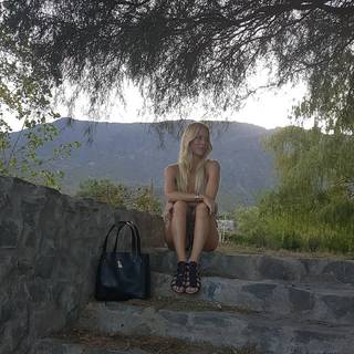 Nicole Neumann feet photo thumbnail