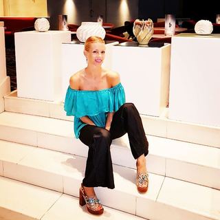 Nicole Neumann feet photo thumbnail