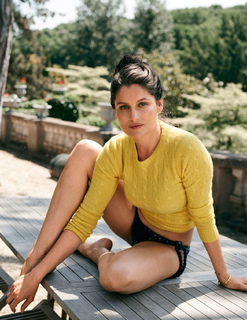 Laetitia Casta feet photo thumbnail