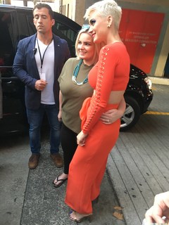 Katy Perry feet photo thumbnail