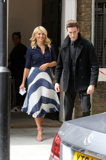 Holly Willoughby feet photo thumbnail