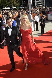 Karolina Kurkova feet photo thumbnail