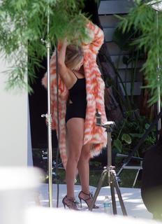 Reese Witherspoon feet photo thumbnail