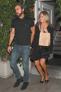 Jennifer Aniston feet photo thumbnail