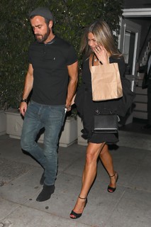 Jennifer Aniston feet photo thumbnail