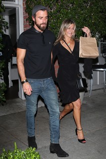 Jennifer Aniston feet photo thumbnail