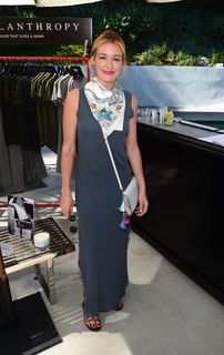 Cat Deeley feet photo thumbnail