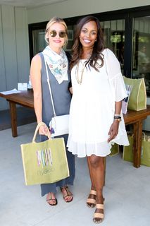 Cat Deeley feet photo thumbnail