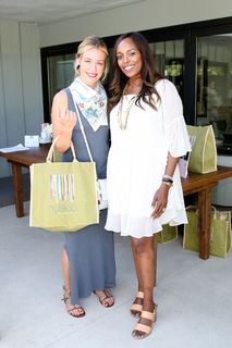 Cat Deeley feet photo thumbnail