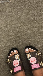 Karrueche Tran feet photo thumbnail