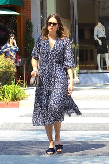 Mandy Moore feet photo thumbnail