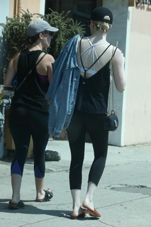 Emma Stone feet photo thumbnail