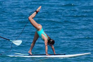 Lea Michele feet photo thumbnail