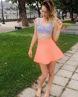 Emma Lovett feet photo thumbnail
