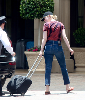 Emma Stone feet photo thumbnail