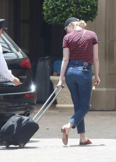 Emma Stone feet photo thumbnail