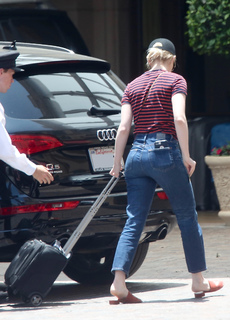 Emma Stone feet photo thumbnail