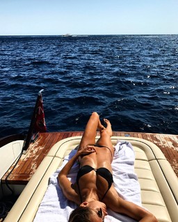 Kimberley Garner feet photo thumbnail