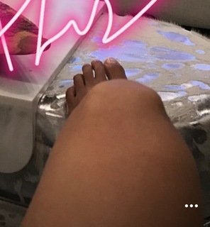 Danica Patrick feet photo thumbnail