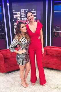 Dulce María feet photo thumbnail