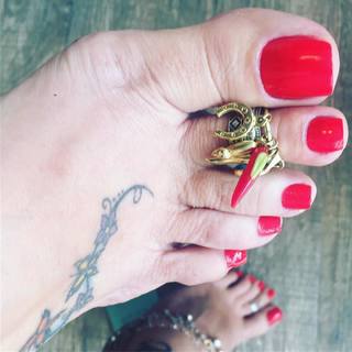 Karin Klemp feet photo thumbnail