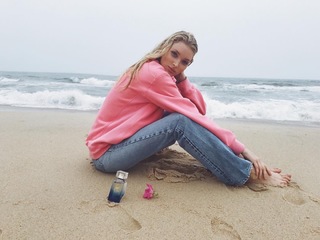 Elsa Hosk feet photo thumbnail