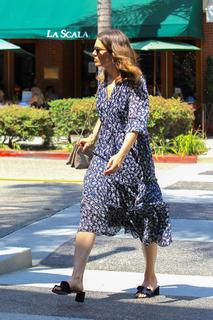 Mandy Moore feet photo thumbnail
