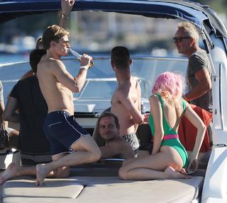 Pixie Lott feet photo thumbnail