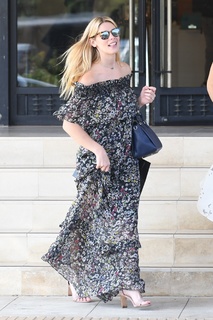 Ashley Greene feet photo thumbnail