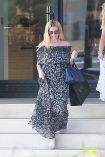 Ashley Greene feet photo thumbnail