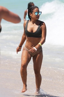 Christina Milian feet photo thumbnail