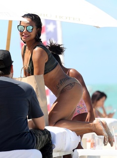 Christina Milian feet photo thumbnail