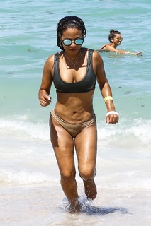 Christina Milian feet photo thumbnail