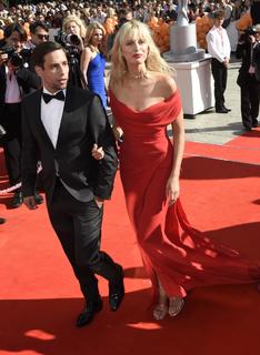 Karolina Kurkova feet photo thumbnail