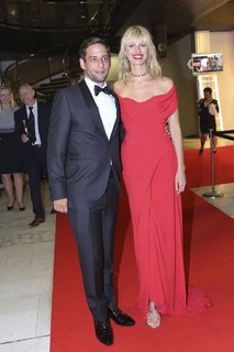 Karolina Kurkova feet photo thumbnail