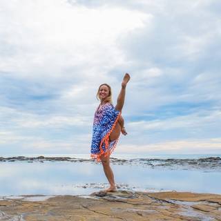Kino MacGregor feet photo thumbnail