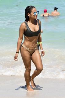 Christina Milian feet photo thumbnail