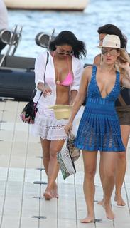 Nicole Scherzinger feet photo thumbnail