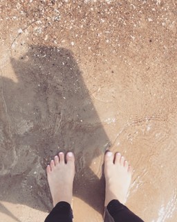Ewa Farna feet photo thumbnail