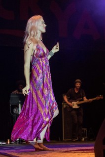 Joss Stone feet photo thumbnail