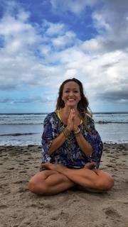Kino MacGregor feet photo thumbnail