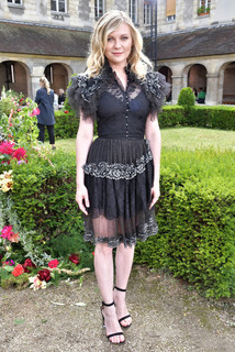 Kirsten Dunst feet photo thumbnail