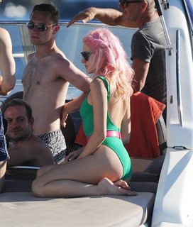 Pixie Lott feet photo thumbnail
