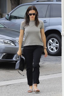 Jennifer Garner feet photo thumbnail