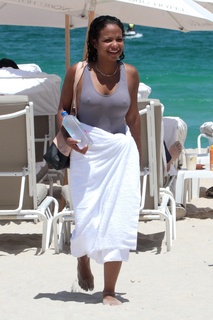 Christina Milian feet photo thumbnail