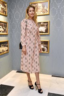 Doutzen Kroes feet photo thumbnail